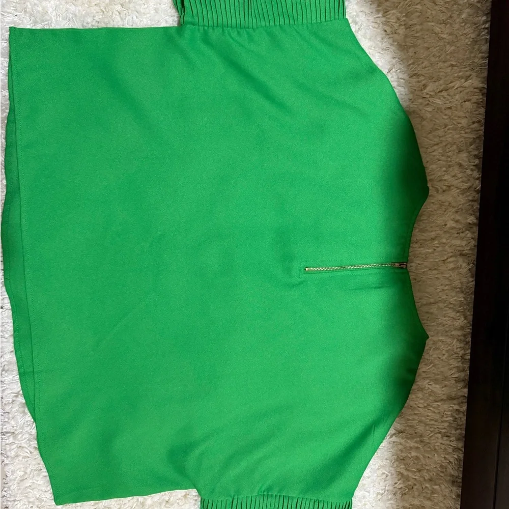 Green Short Sleeve Top - Picture 2 of 3